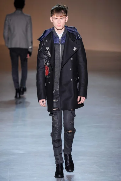 Look 15